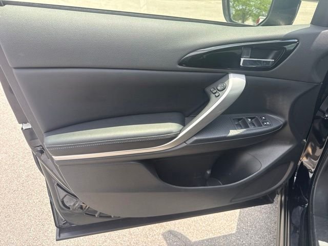 Used 2025  Mitsubishi SE image 14