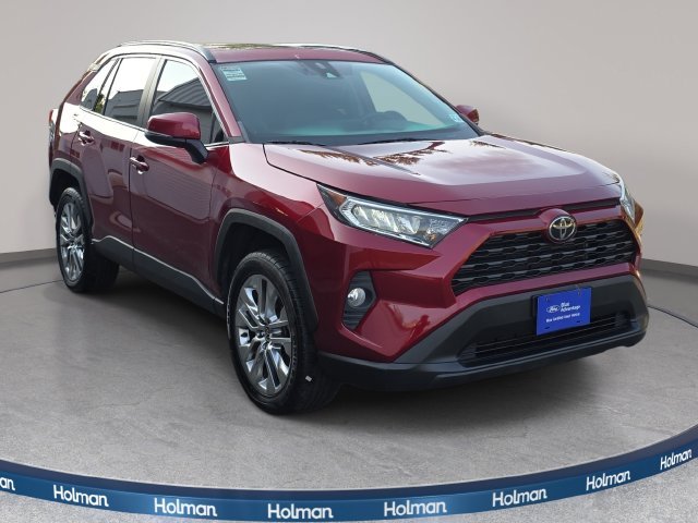 Used 2021 Red Toyota XLE Premium image 3