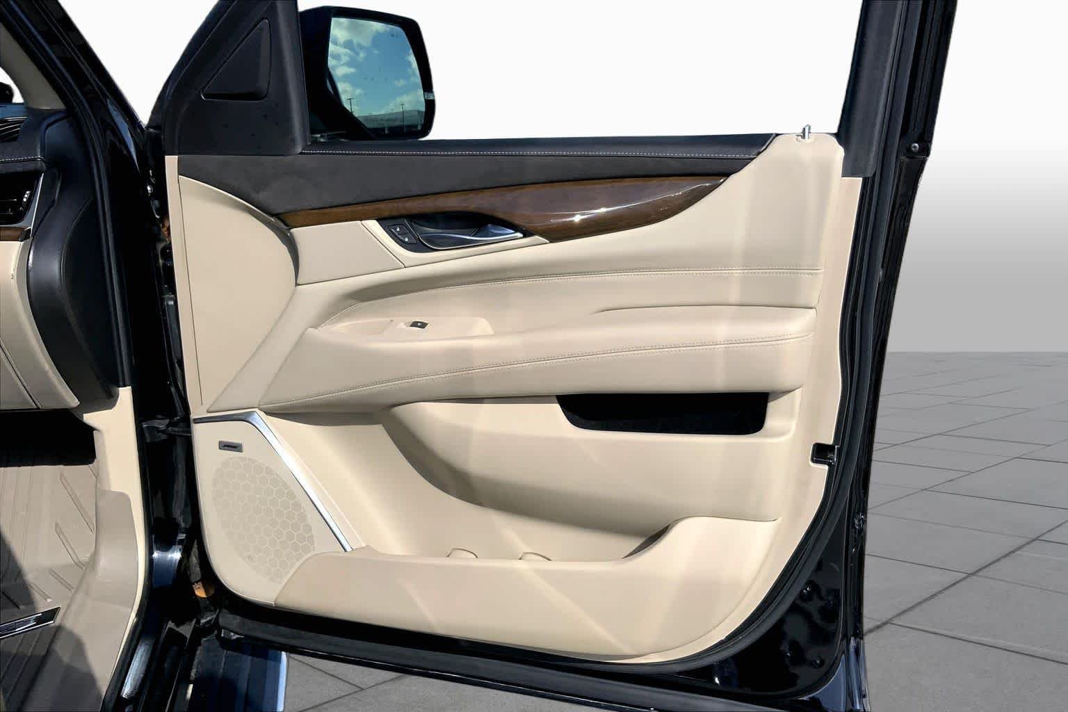 2019 Cadillac Escalade Premium Luxury - Photo 23
