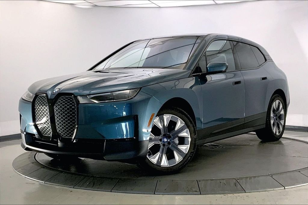 Used 2024 Blue BMW xDrive50 image 10