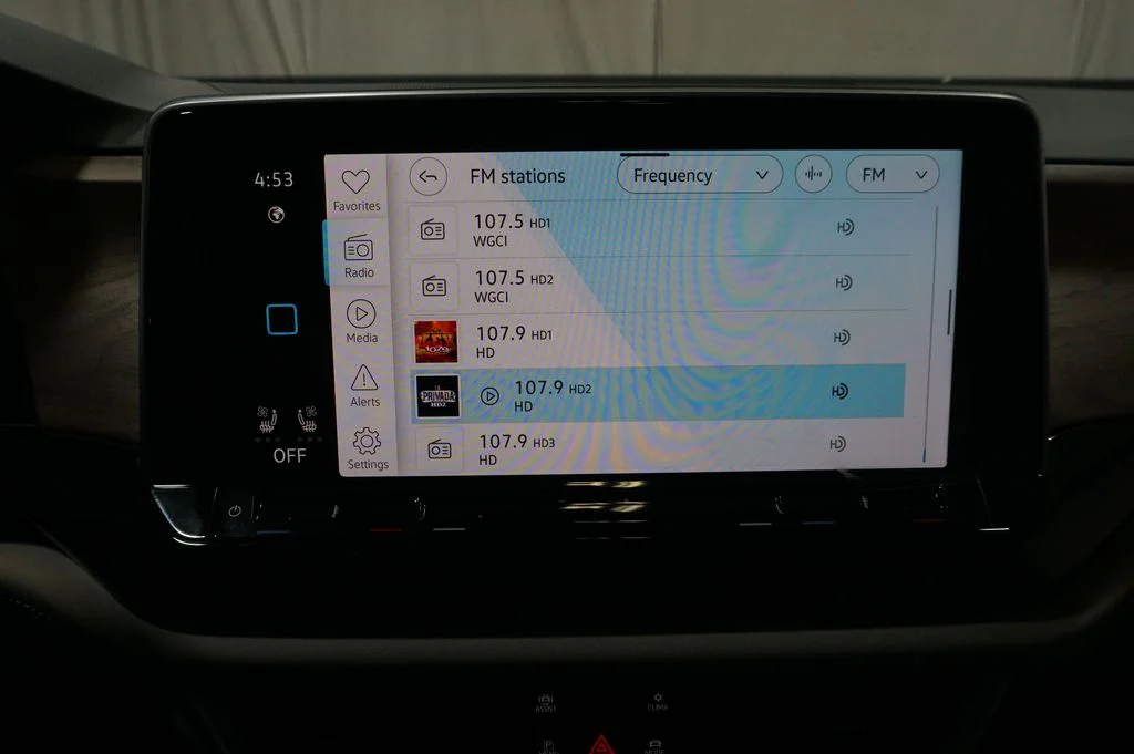 New 2026 Green Volkswagen 2.0T SE w/Technology image 16