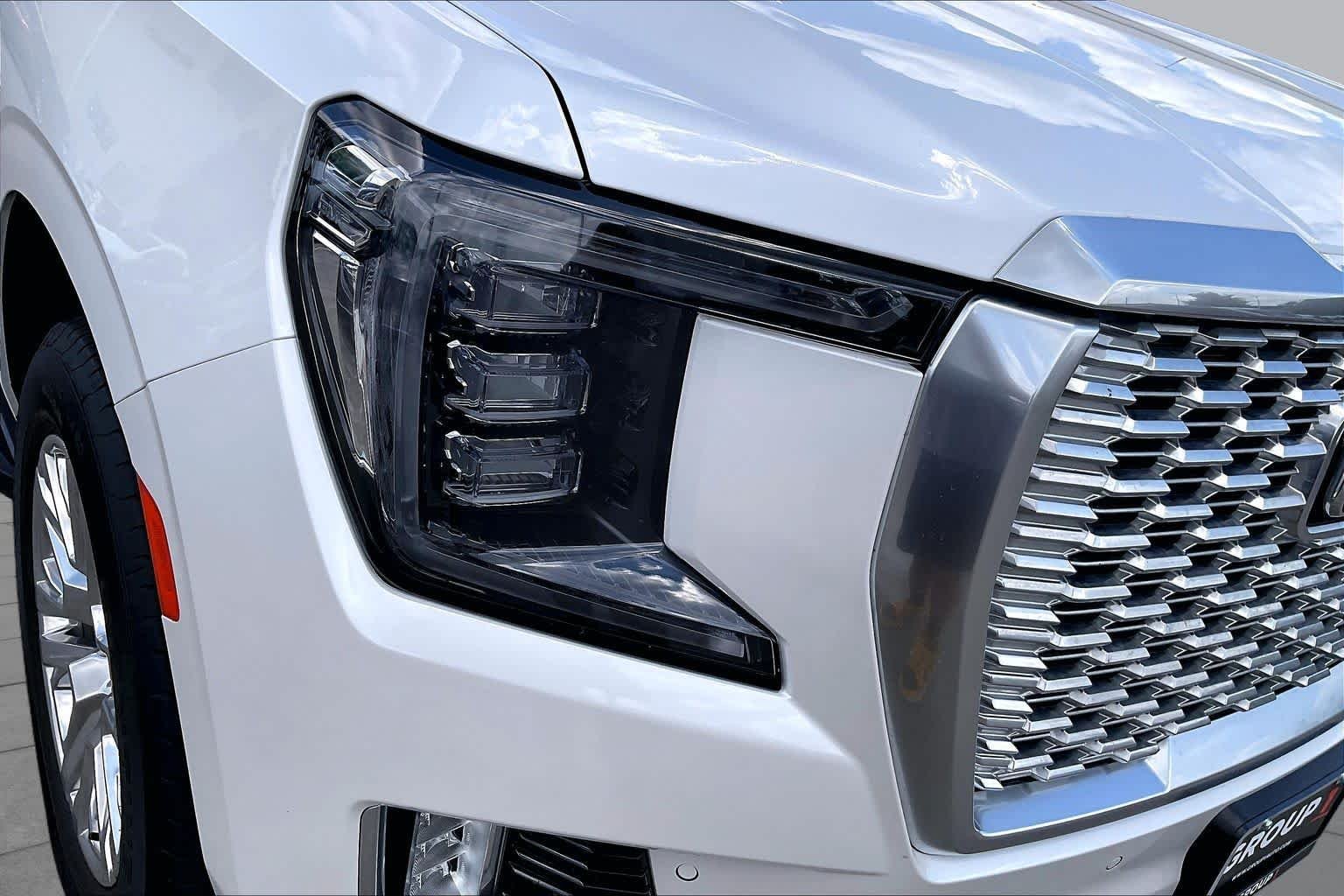 Used 2024 White Frost Tricoat GMC Denali image 26