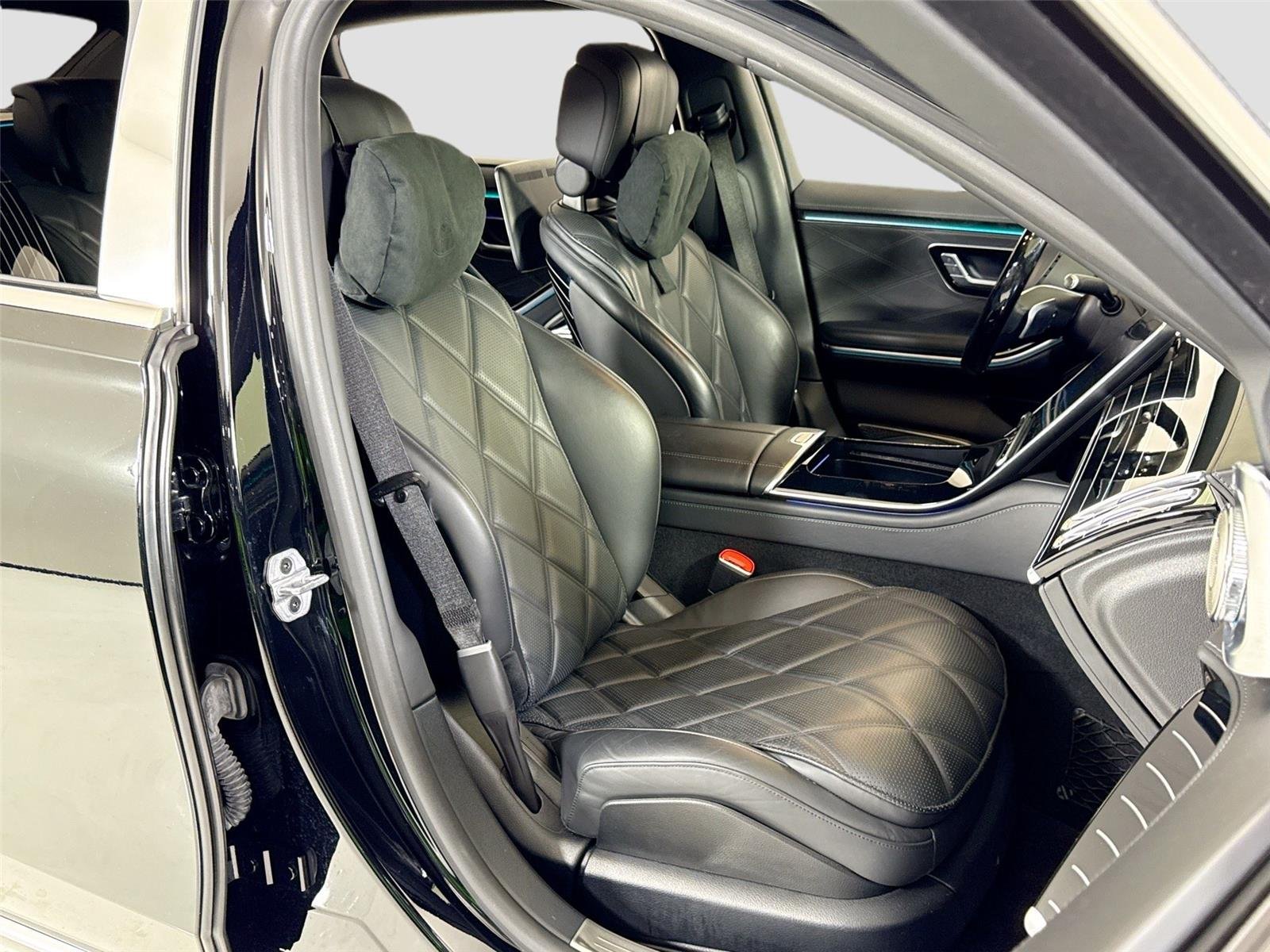 Used 2022 Black Mercedes-Benz Maybach S 580 | Exec Seating | Rear TVs image 34