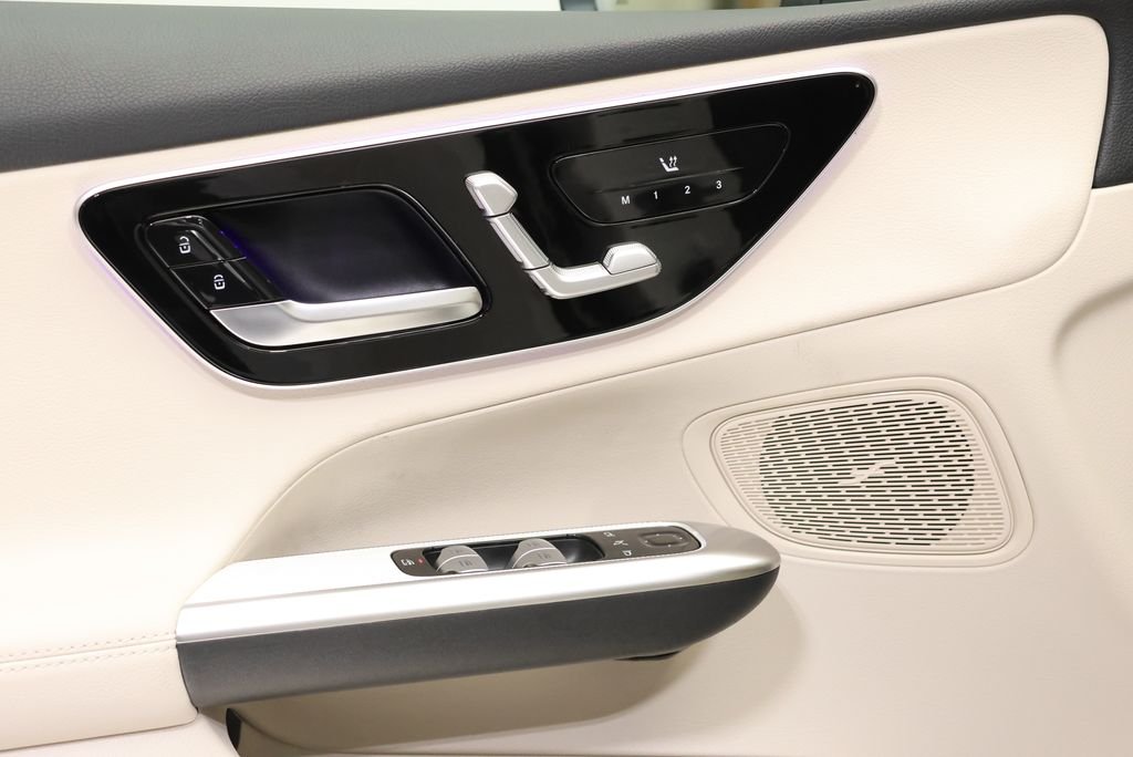 Used 2027 Polar White Mercedes-Benz GLC 300 image 31