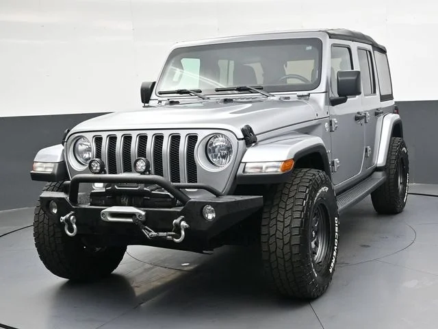 Used 2020 Silver Jeep Unlimited Sahara image 9