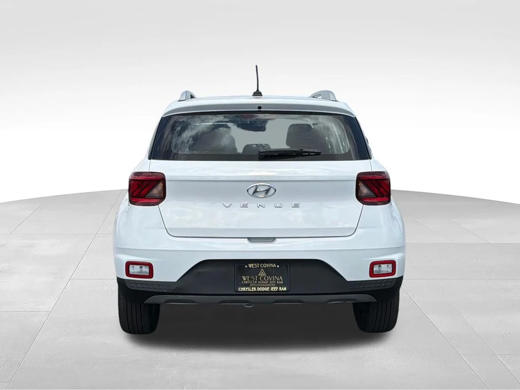 Used 2025 White Hyundai SEL image 6