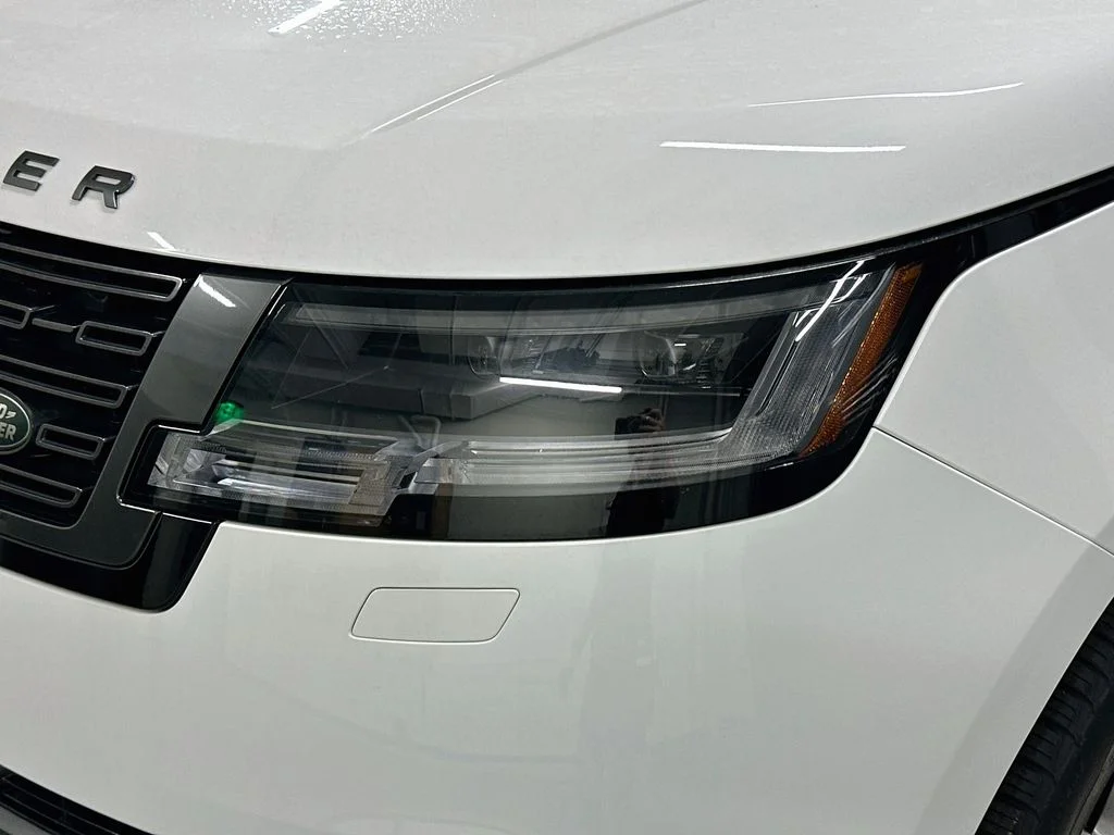 Used 2023 Fuji White Land Rover SE image 32