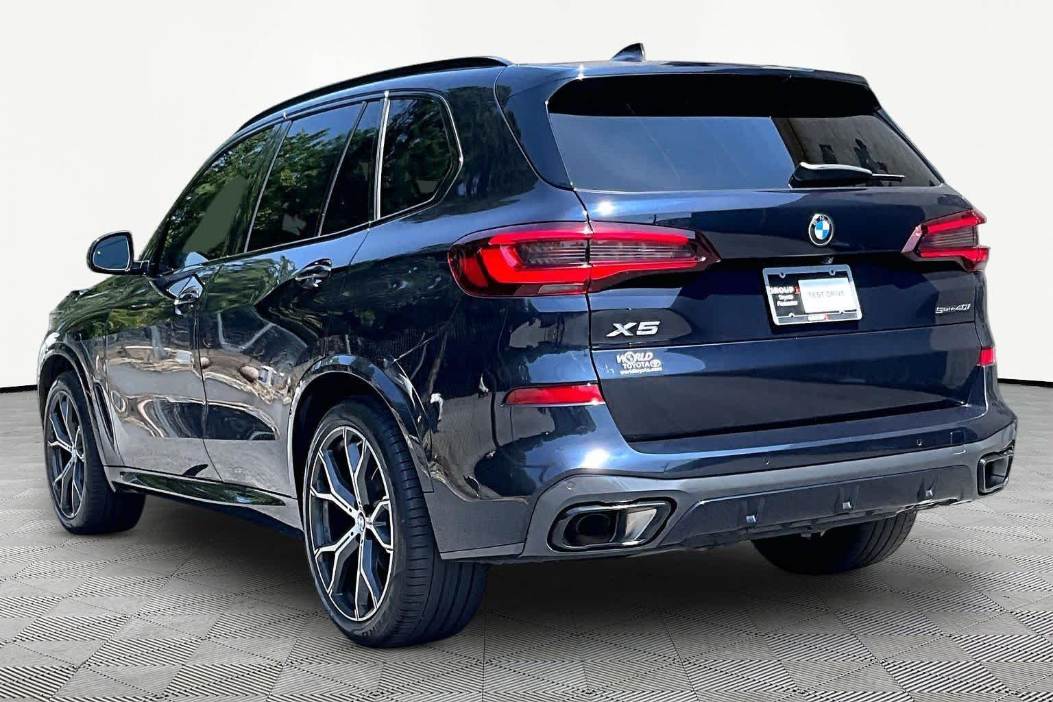 Used 2023 Carbon Black Metallic BMW sDrive40i image 12