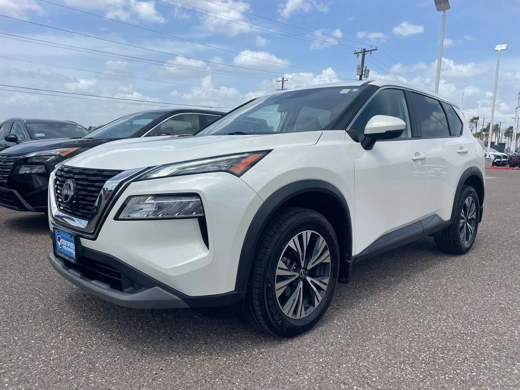 Used 2022 White Nissan SV image 3
