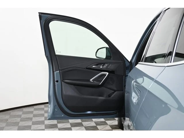 New 2026 Cape York Green Metallic BMW xDrive28i image 26