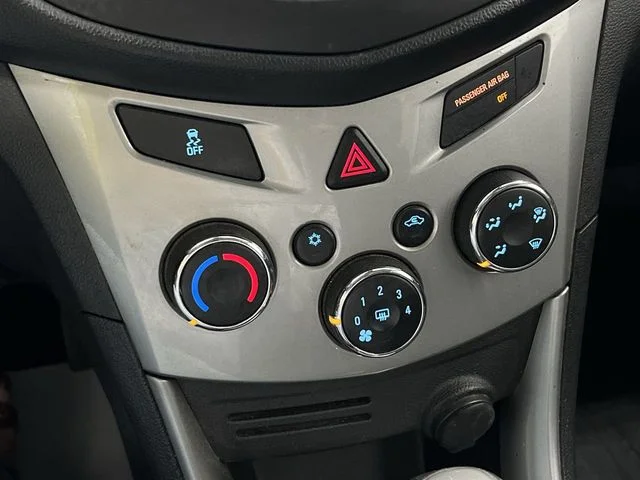Used 2015 Blue Chevrolet LT image 17
