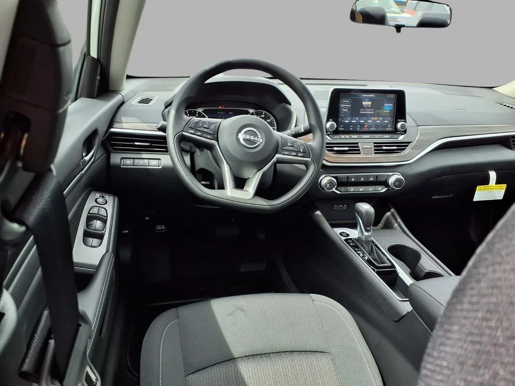 New 2026 White Nissan 2.5 SV image 4