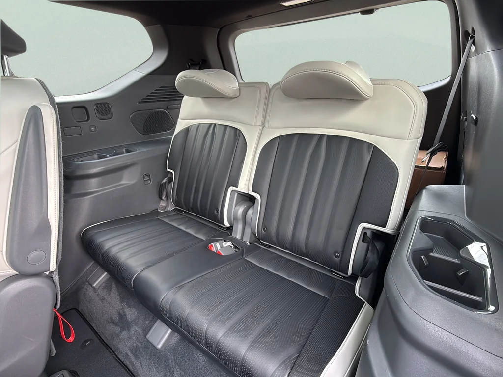 Used 2024 Ivory Silver Kia GT-Line image 34