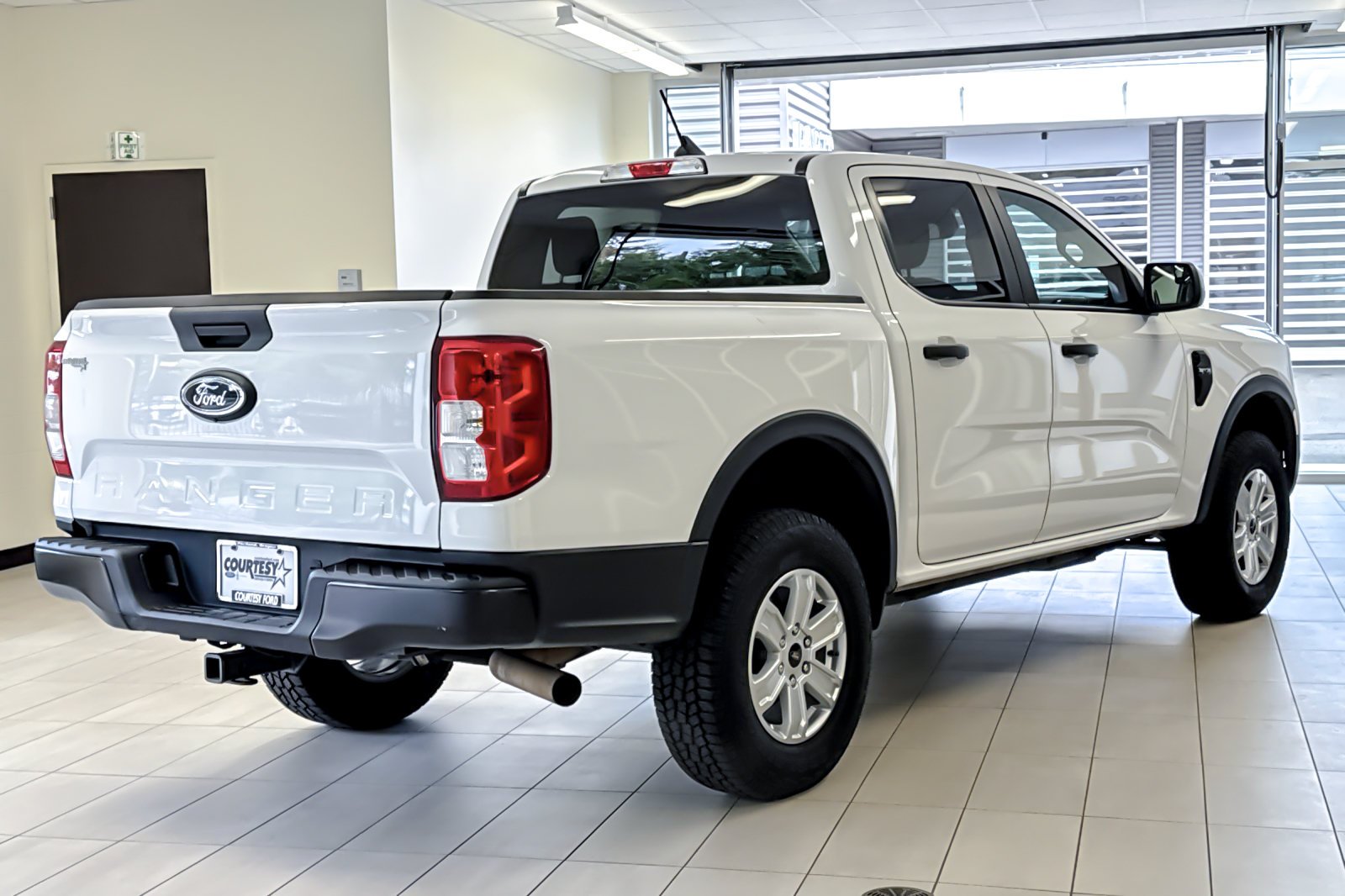 Certified Used 2025 Oxford White Ford XL image 4