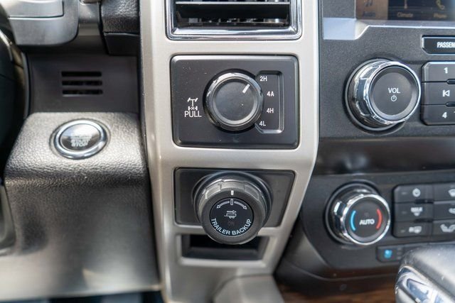 Used 2020 White Ford Lariat image 25
