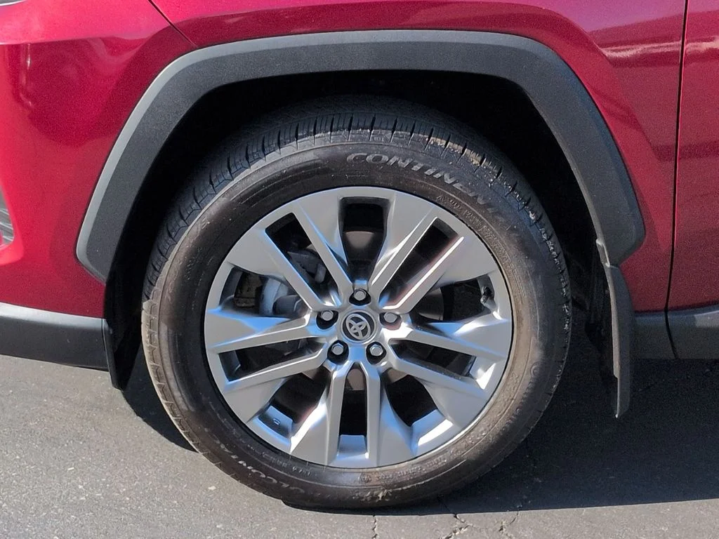 Used 2021 Red Toyota XLE Premium image 10
