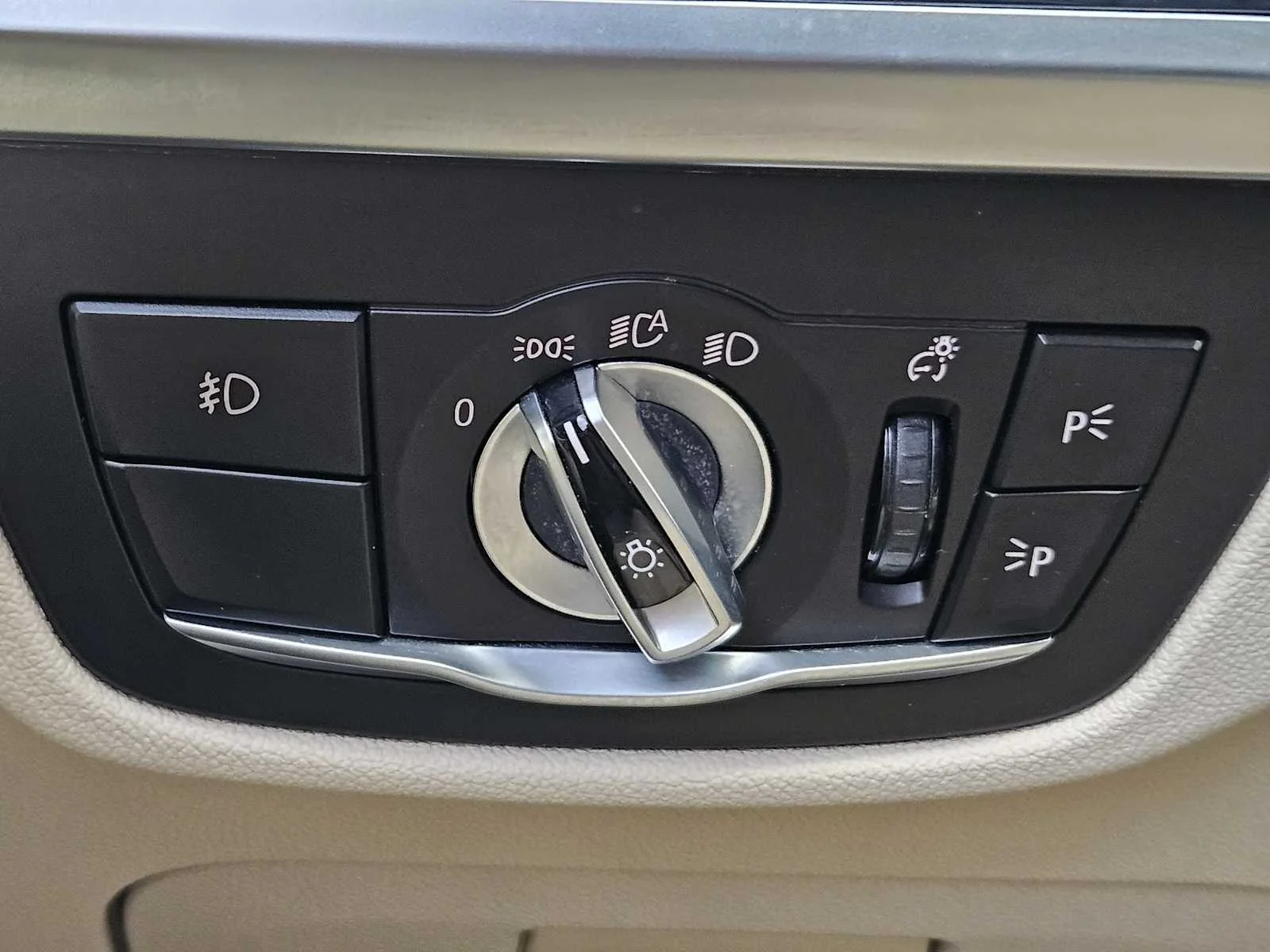 Used 2020 Alpine White BMW sDrive30i image 17