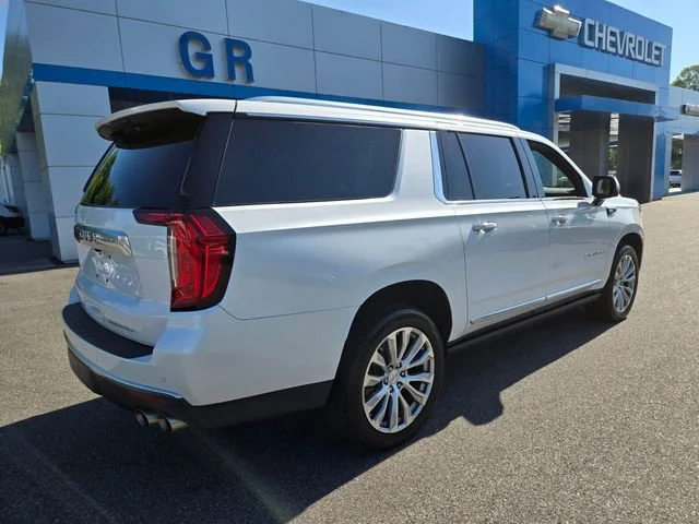 Used 2023 White Frost Tricoat GMC Denali image 8