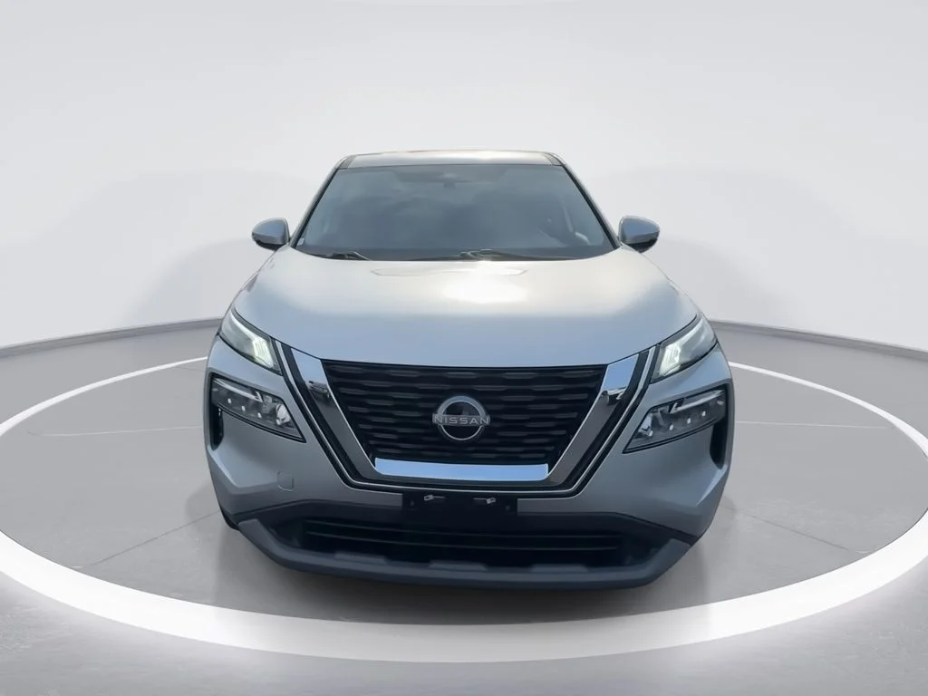 Used 2023 Silver Nissan SV image 3