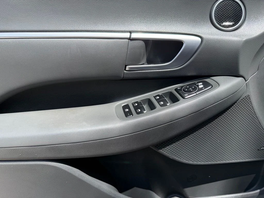Used 2022 Shimmering Silver Hyundai SEL Plus image 15
