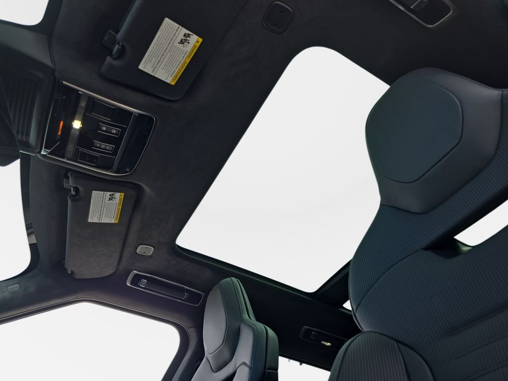New 2026 Obsidian Black in Gloss Finish Land Rover Autobiography image 32