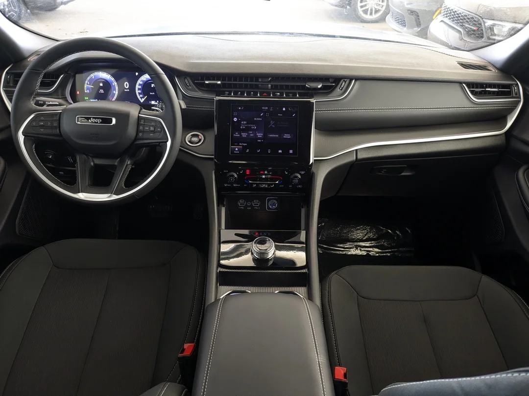 New 2026 Black Jeep Laredo - - 4x4 - Classic Theme - Heated Seats - Heated Steering - Remote Start & More! image 23