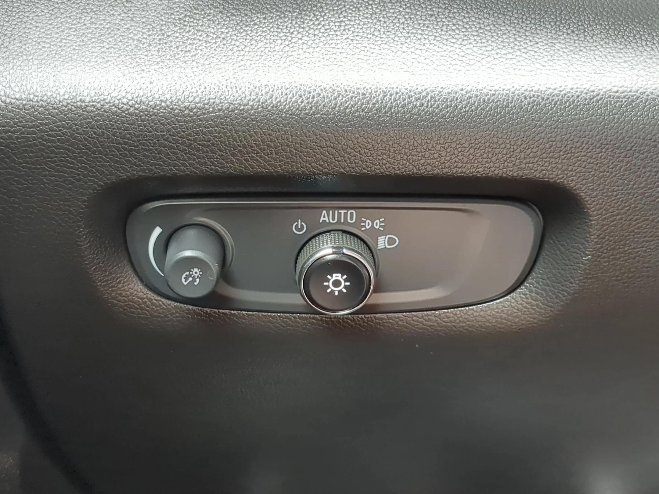 Used 2023 Summit White Chevrolet Premier image 18