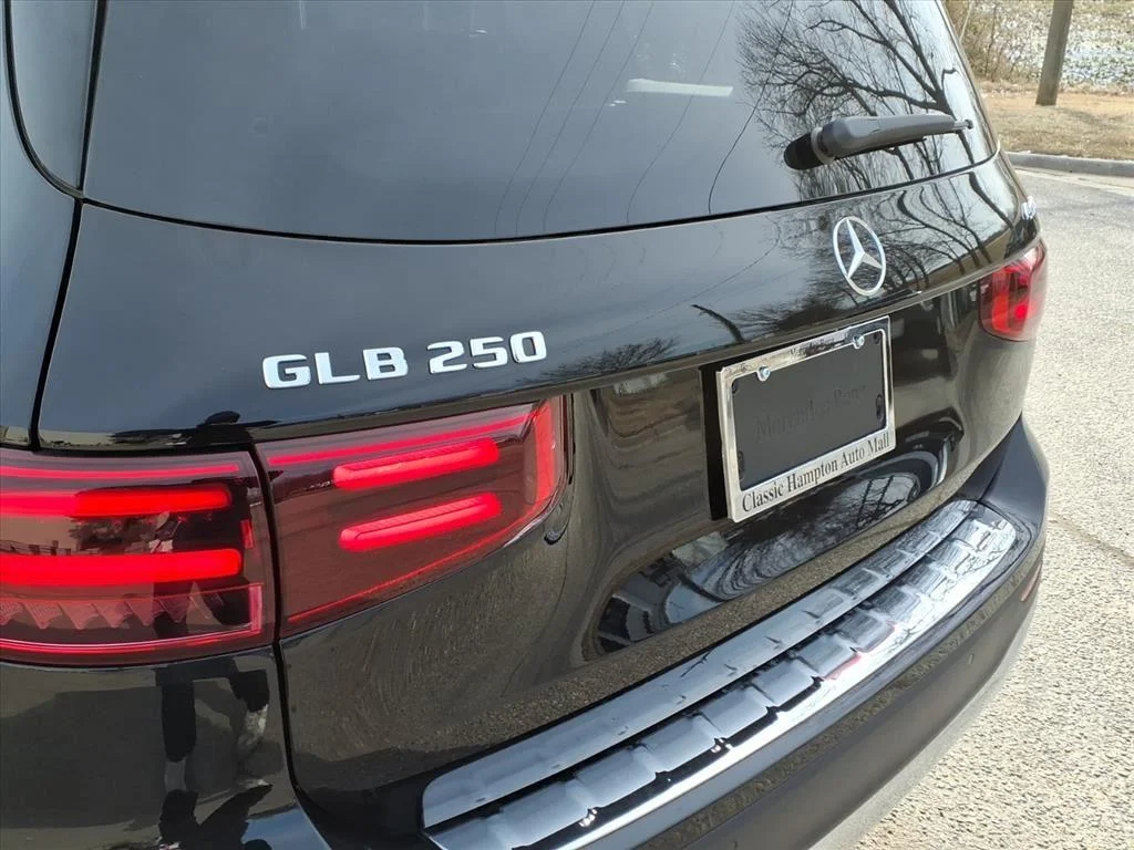 New 2026 Night Black Mercedes-Benz GLB 250 image 9