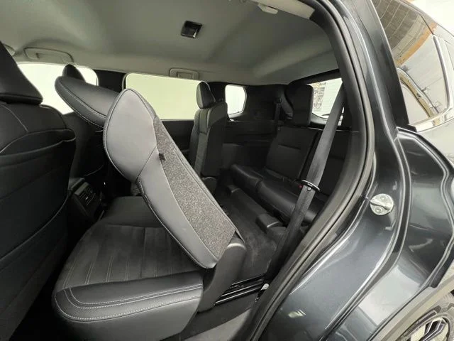 Used 2025 Moonstone Gray Metallic/Black Roof Mitsubishi SE image 44
