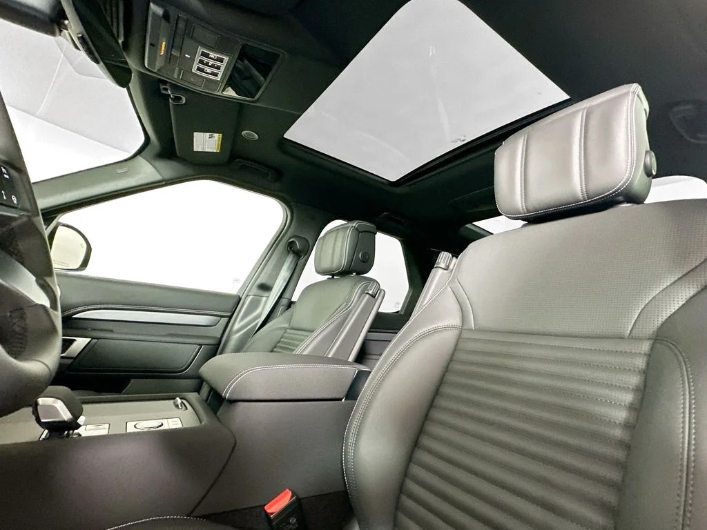 2025 Land Rover Discovery Dynamic SE - Photo 15