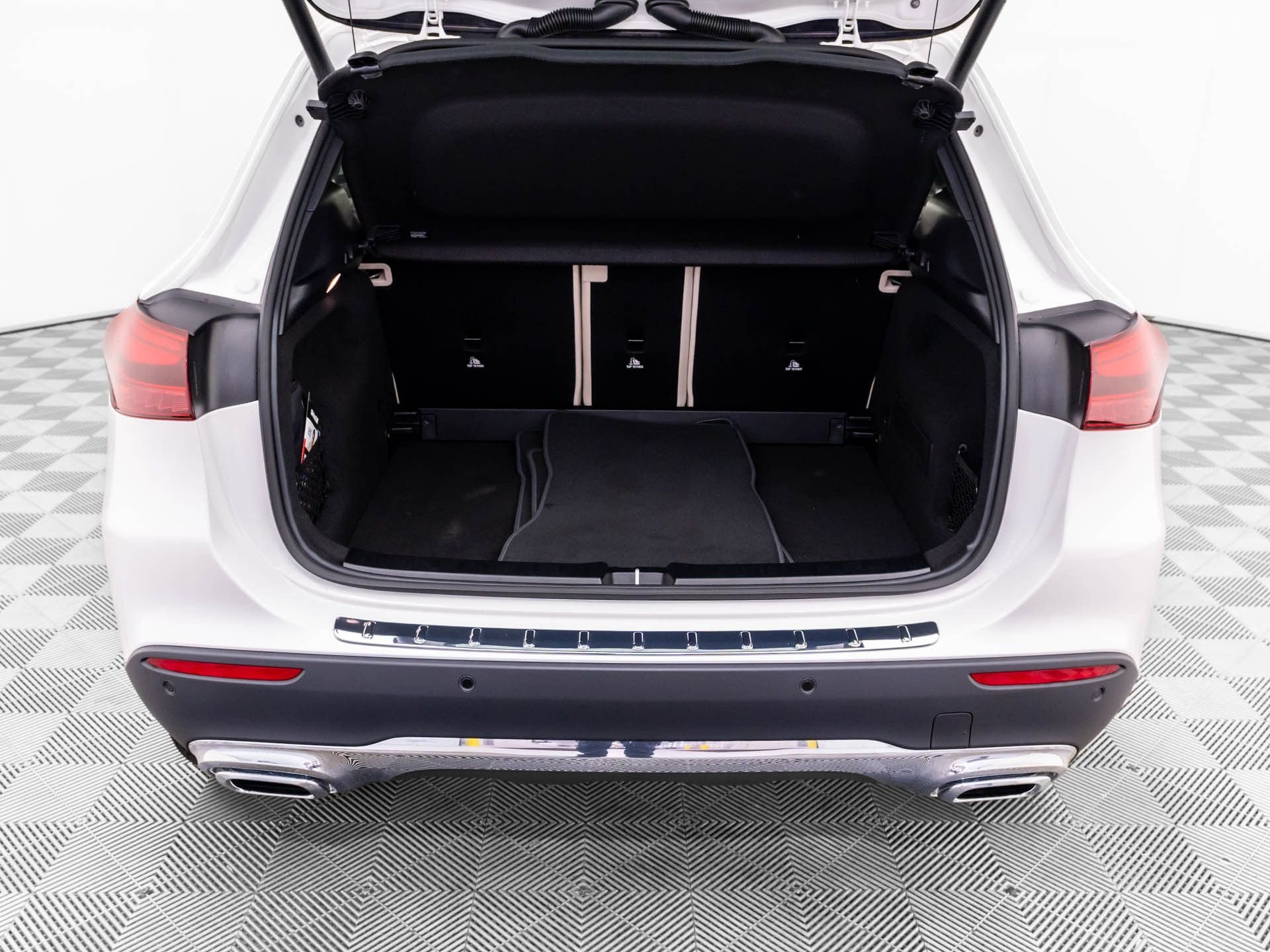 New 2026 Polar White Mercedes-Benz GLA 250 image 32
