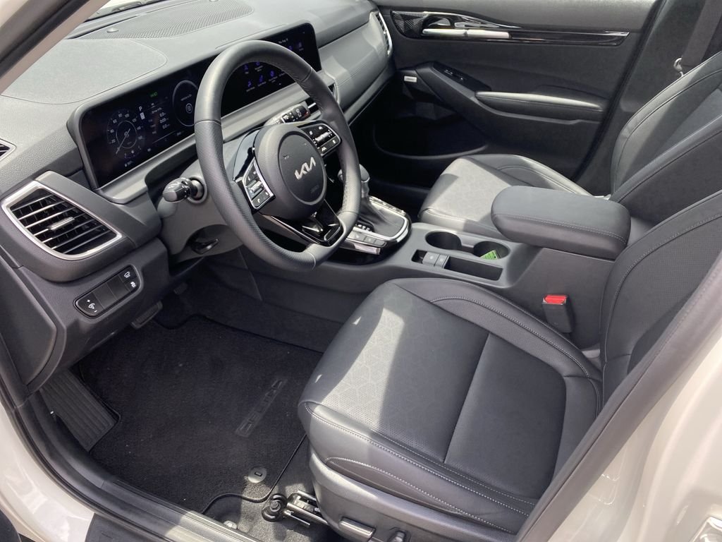 Used 2026 Clear White/Black Roof Kia SX image 10