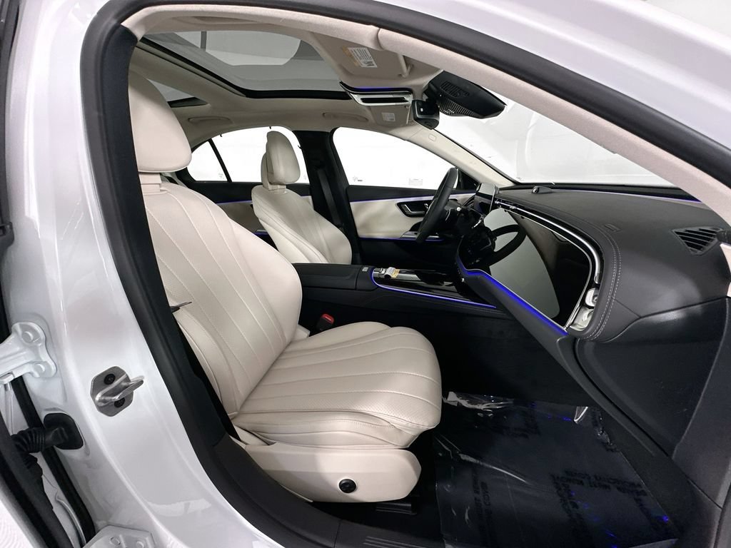 New 2026 MANUFAKTUR Moonlight White Metallic Mercedes-Benz E 350 image 62