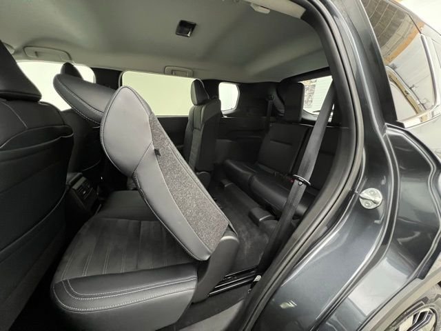 Used 2025 Moonstone Gray Metallic/Black Roof Mitsubishi SE image 44