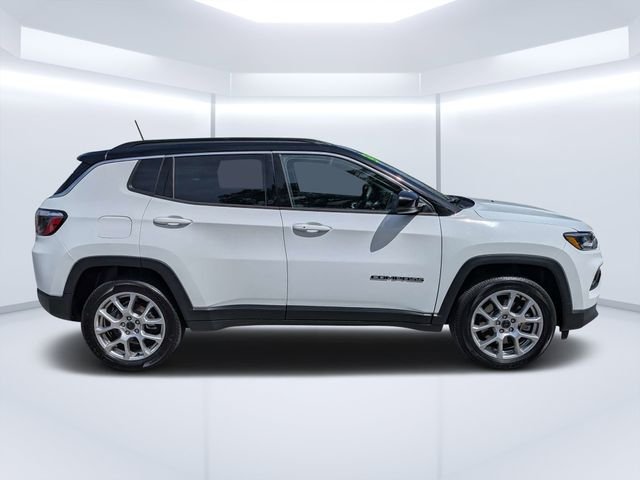 Used 2025 White Jeep Limited image 2
