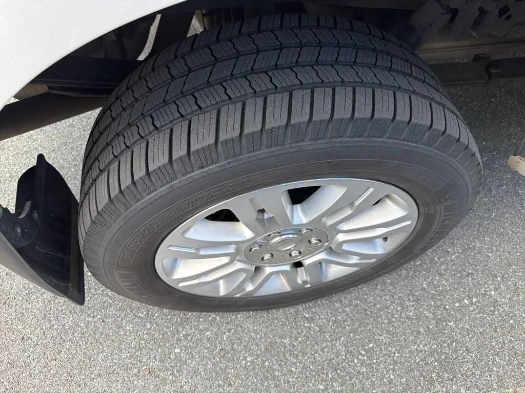 Used 2013 White Ford Platinum image 18