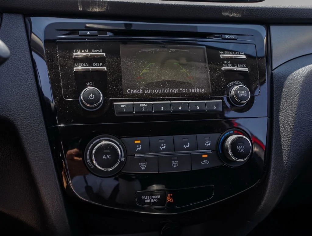 Used 2018 Red Nissan S image 26