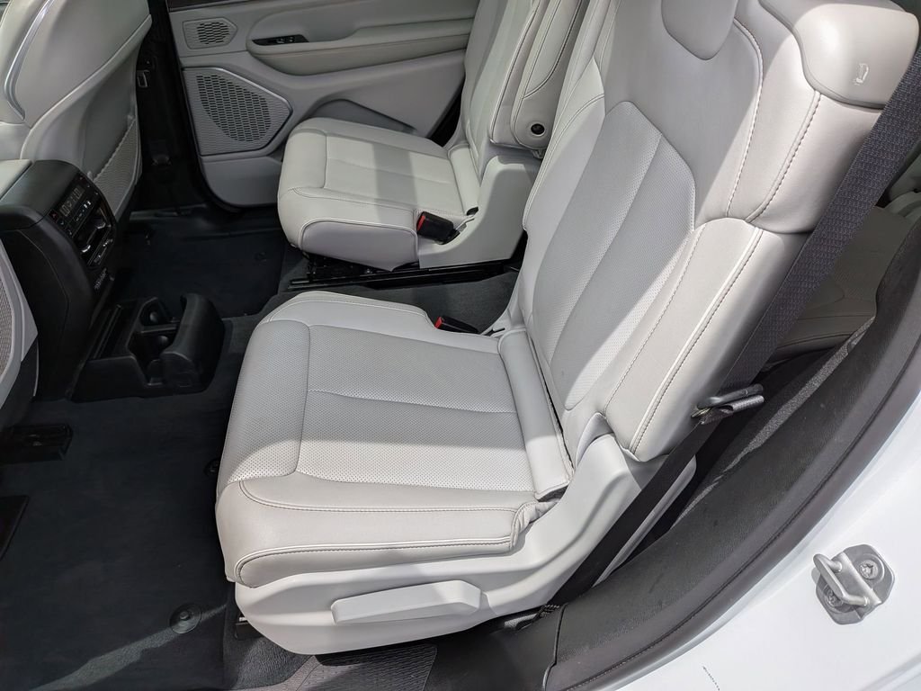 Used 2023 White Jeep Overland image 29