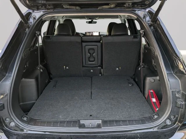 Used 2025 Black Mitsubishi SE image 10