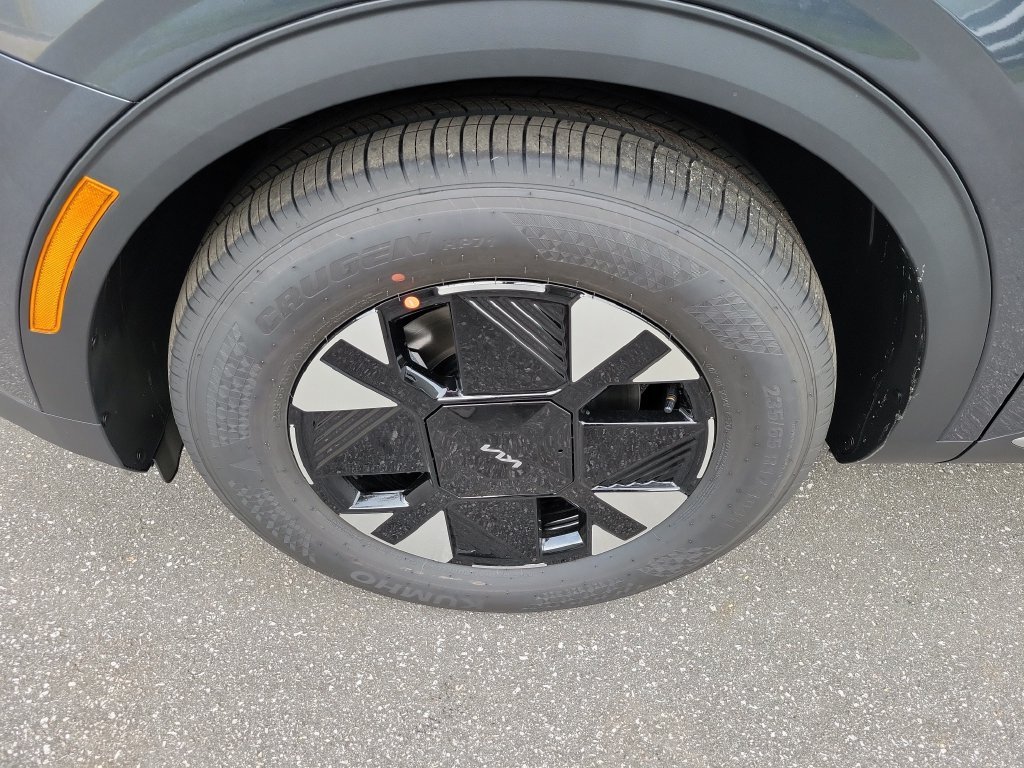New 2027 Gravity Gray Kia LX image 4