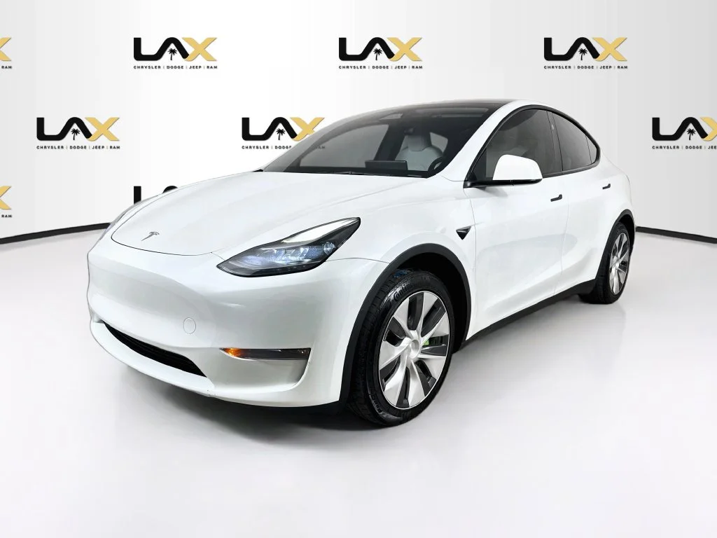 Used 2023 White Tesla Long Range image 3