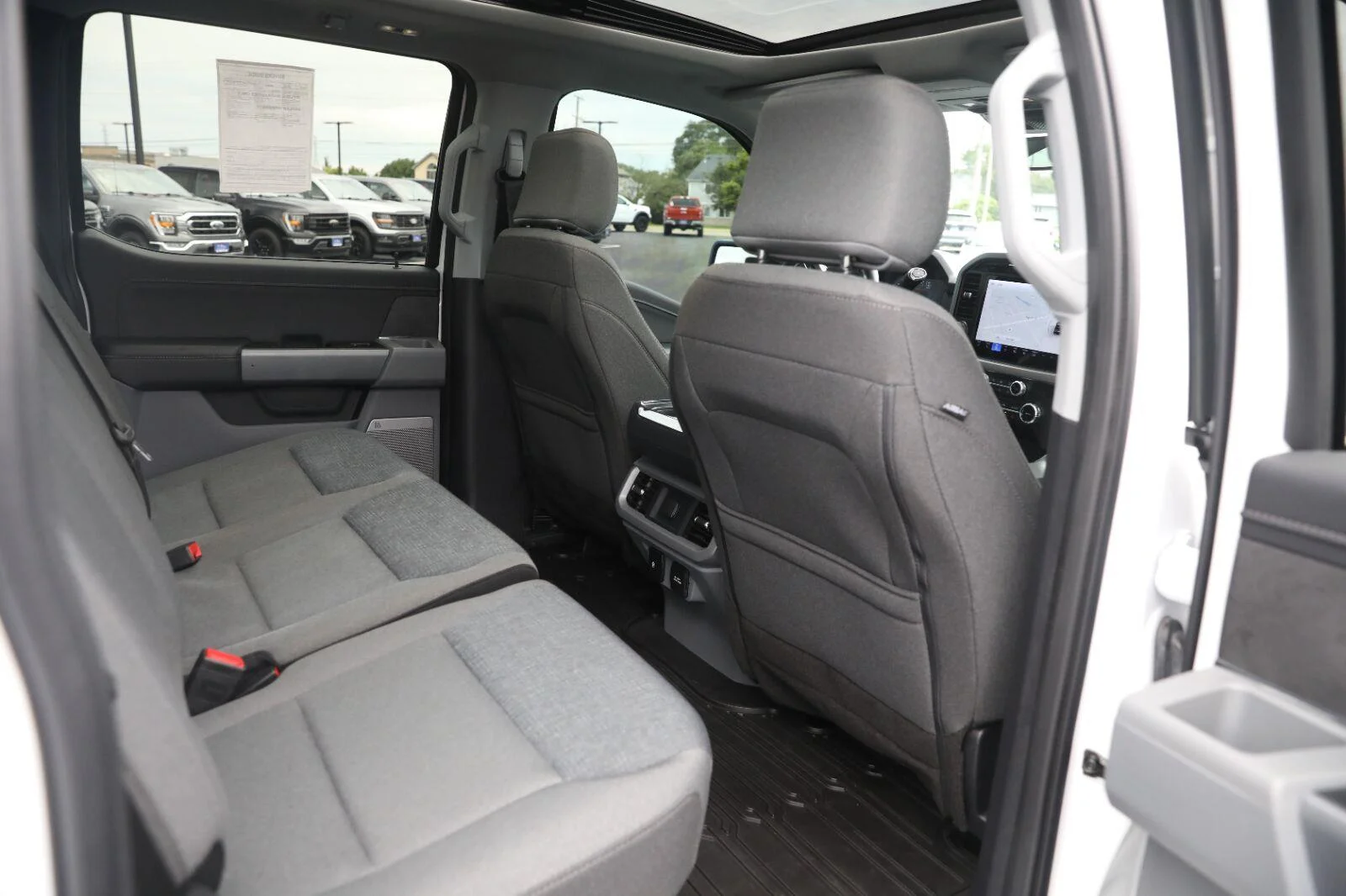 Certified Used 2024 Oxford White Ford XLT image 34