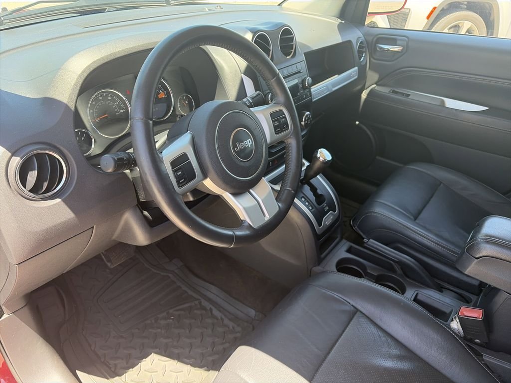 Used 2017 Red Jeep Latitude image 10
