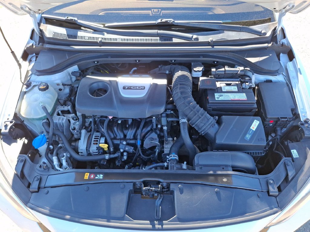 Used 2017 Silver Hyundai Sport image 18