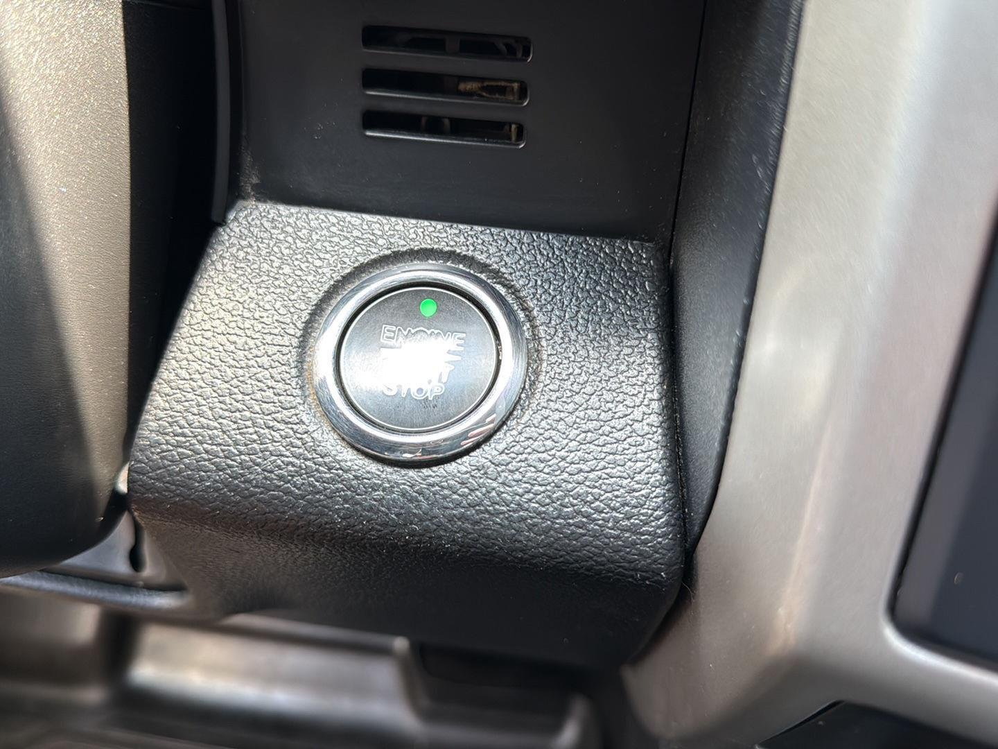 Used 2020 Agate Black Metallic Ford LARIAT image 19