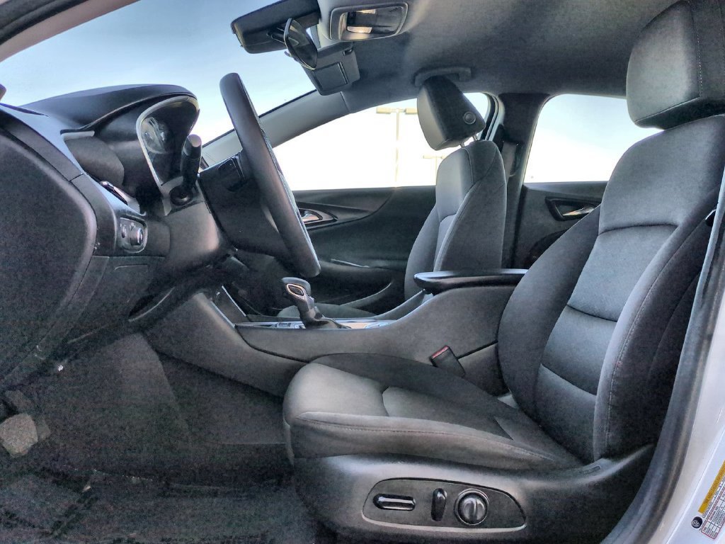 Used 2023 SUMMIT WHITE Chevrolet LT image 21