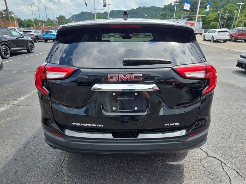 Used 2022 Ebony Twilight Metallic GMC SLE image 6