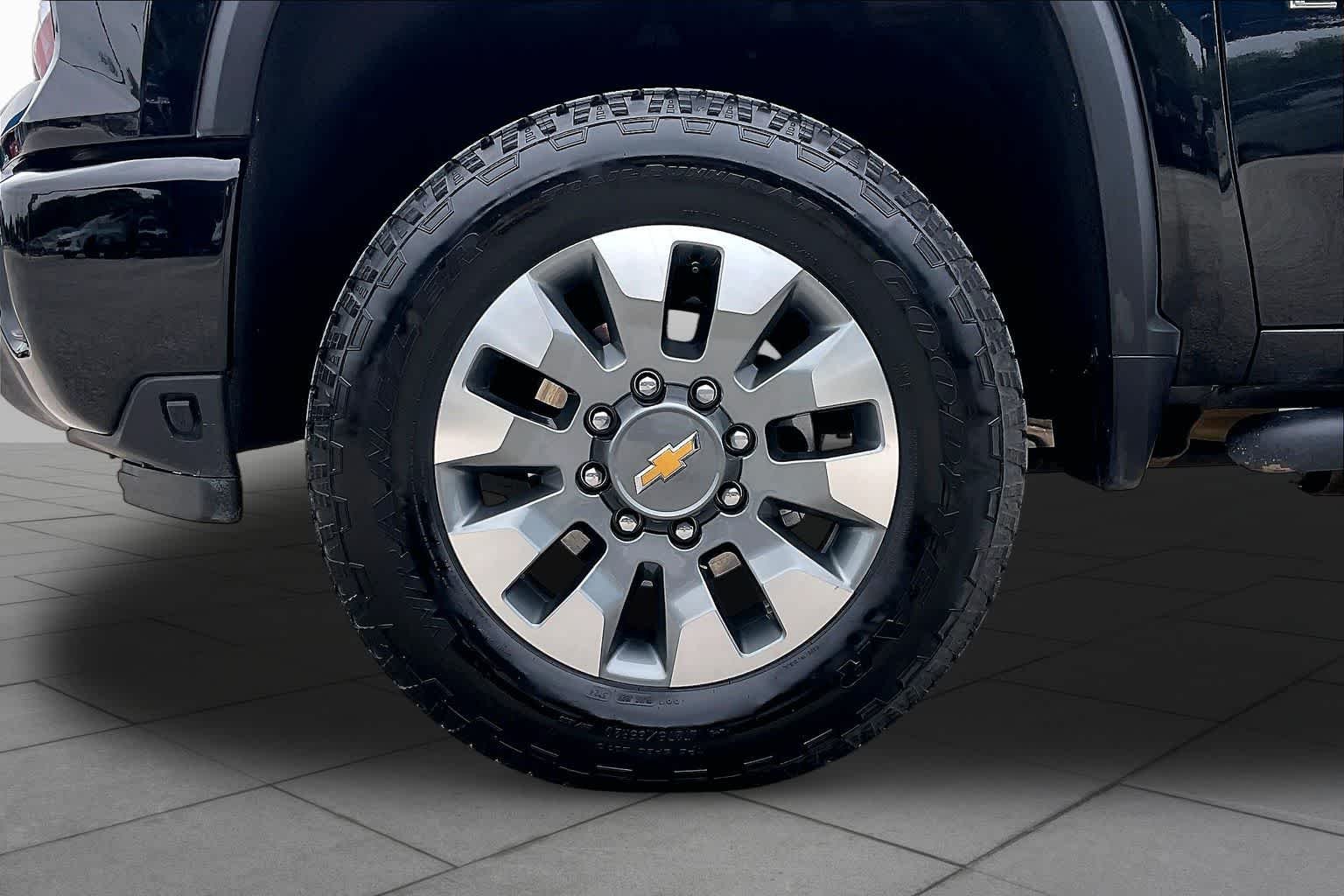 Used 2025 Black Chevrolet Custom image 11