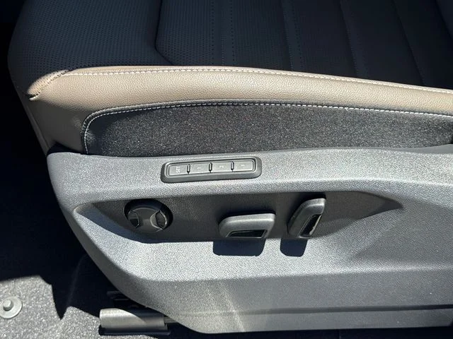 New 2026 Opal White Pearl Volkswagen 2.0T SEL image 36