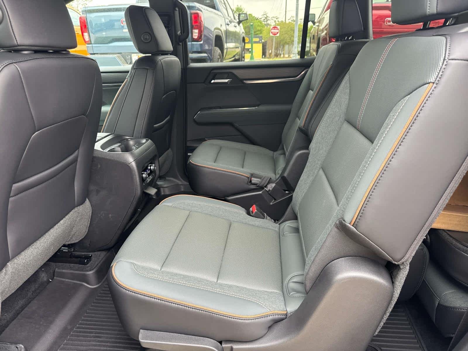 2026 GMC Acadia AT4 - Photo 7